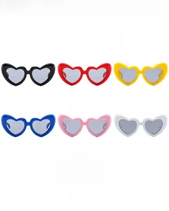 Collection de lunettes de soleil coeur colorées avec protection UV et monture en PC