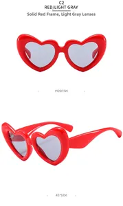 Vues de face et de profil à 45 degrés des lunettes de soleil coeur rouge et gris