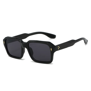 Retro Square Sunglasses PC Frame With Metal Rivets UV400 Protection Vintage Trendy Eyewear For Men Women