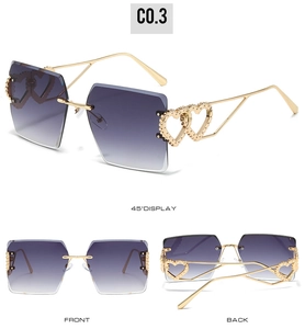 Vue détaillée de lunettes cœur sans monture avec verres dégradés violets et monture dorée