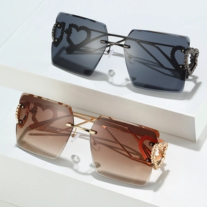Lunettes de soleil sans monture avec découpe en cœur et verres dégradés chic