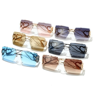 Lunettes de soleil cœur sans monture pour femmes avec verres dégradés et cadre en métal
