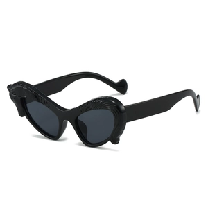 Cat Eye Sunglasses With Horse Head Relief Retro Wing PC Frame UV400 Protection For Women Men Hip Hop Fashion