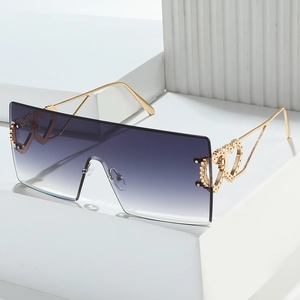 Rahmenlose quadratische Oversize-Sonnenbrille mit goldener Doppelherz-Verzierung am Bügel