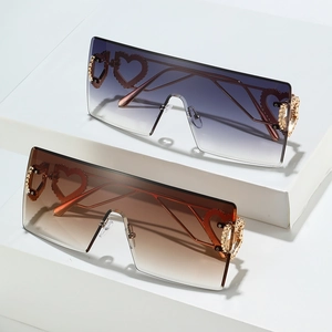Übergroße randlose quadratische Sonnenbrille mit Verlaufsgläsern und goldenen Herzdetails