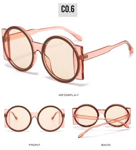 Trois perspectives de lunettes de soleil rondes roses translucides avec verres bruns