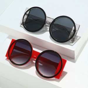 Lunettes de soleil rondes oversize avec monture géométrique épaisse en noir et rouge éclatant