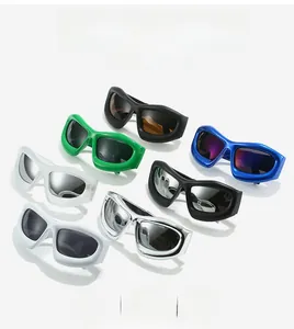 Détail des lunettes de soleil futuristes Y2K déclinées en sept couleurs tendances