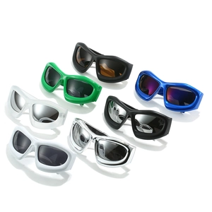 Lunettes de soleil Y2K style bulle en plusieurs couleurs comme vert, bleu et argent chic