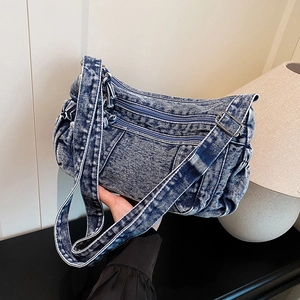 Sac fourre-tout en denim bleu délavé vintage avec zips et bandoulière réglable