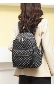 Zaino da donna alla moda con motivi geometrici bianchi e cerniere in metallo dorato
