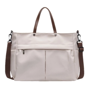 Sac fourre-tout minimaliste en nylon beige avec double poche avant et poignées marron