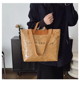 Détail du sac vintage en papier DuPont avec imprimé Light Fashion et poignées en cuir