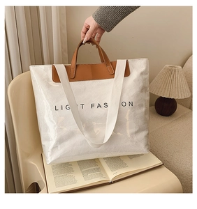 Vue détaillée du sac fourre-tout en papier DuPont avec imprimé Light Fashion