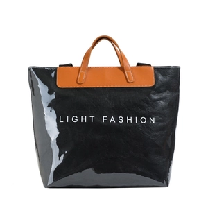 Sac fourre-tout rétro en papier Tyvek noir brillant avec poignées orange Light Fashion
