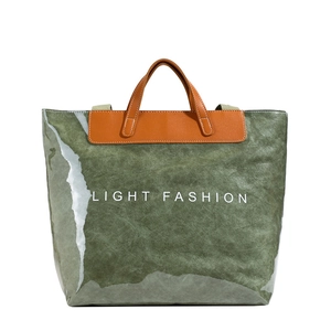 Grand sac cabas en papier Tyvek vert foncé avec poignées en cuir marron élégantes