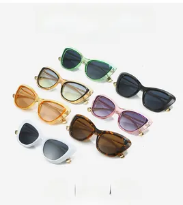 Collezione di occhiali da sole cat-eye in sette colori con cerniere in metallo eleganti
