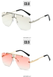 Détail de lunettes de soleil carrées sans monture avec branches métalliques en deux tons