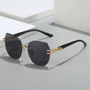 Fashionable rimless oversized oval sunglasses with gold geometric patterned metal temples