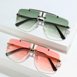 Lunettes de soleil carrées sans monture avec double pont et verres dégradés en vert et rose