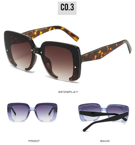 Détail de lunettes de soleil carrées sans monture avec imprimé léopard et verres dégradés