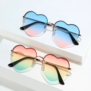 Lunettes de soleil sans monture en forme de cœur avec verres dégradés et monture dorée