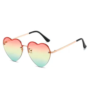 Lunettes de soleil cœur sans monture avec verres dégradés colorés et branches dorées