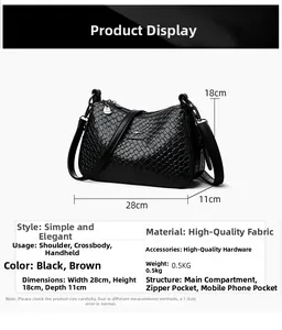 Dettaglio borsa nera in pelle PU intrecciata con dimensioni 28cm larghezza e 18cm altezza