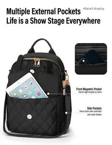 Detail eines schwarzen gesteppten Rucksacks mit Magnet-Fronttasche und Regenschirmfach