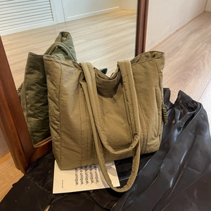 Minimalist olive green canvas tote bag with wide straps for casual daily commuting