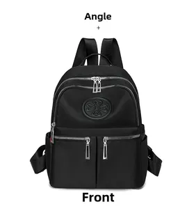 Vorderansicht schwarzer Nylon-Rucksack mit Multitaschen-Design und Herz-Logo-Relief
