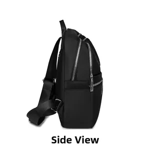 Seitenansicht eines schwarzen Nylon-Rucksacks mit silbernen Reißverschlüssen und Trägern