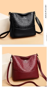 Détails du motif trèfle embossé et emblème de kangourou argenté sur sacs en cuir souple