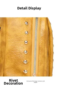 Détails du sac en cuir jaune moutarde montrant la texture grainée et les rivets argentés