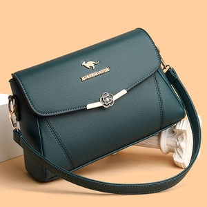 Luxuriöse dunkelgrüne Schultertasche aus genarbtem Leder mit goldener Schnalle für Damen