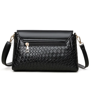 Sac bandoulière classique en cuir tressé noir avec une grande capacité de style