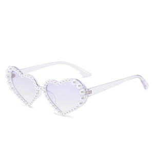 Lunettes de soleil cœur violettes avec perles et verres dégradés, vue sous un angle de 45 degrés