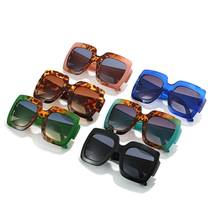 Retro square frame sunglasses collection in various tortoiseshell and solid color patterns