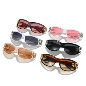 Y2K heart heart sunglasses with PC frames in multiple colors and vintage oval design