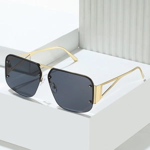 Fashionable oversized square pilot sunglasses with gold metal geometric frames on white stones