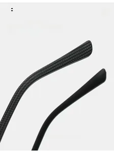 Detailed macro view of black ergonomic curved mirror legs with non-slip wavy texture