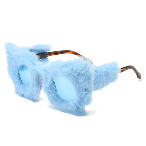Occhiali da sole a farfalla blu con cornice in pelliccia e stanghette tartarugate