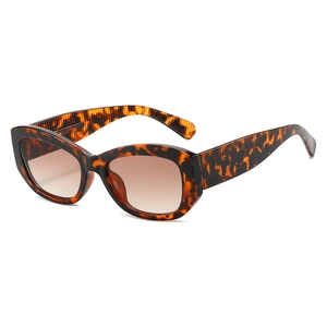 Lunettes de soleil œil-de-chat vintage avec monture écaille et verres dégradés bruns