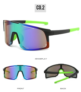 Vue triple des lunettes de soleil sport avec verres dégradés violet-vert et monture noire