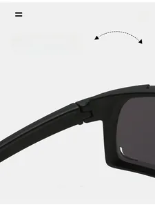 Vue détaillée d'une charnière de lunettes de sport noir mat montrant sa structure durable