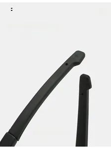Détail des branches courbées noir mat pour lunettes de sport de plein air confortables