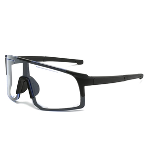 Lunettes de cyclisme de sport avec monture noire mate et verres teintés bleu clair