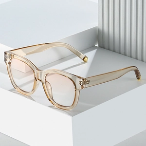 Retro oval sunglasses with light brown transparent frame and pink gradient lenses