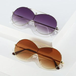 Oversized shield sunglasses with gradient lenses and slim metal frames for women