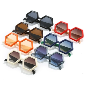 Fashionable hexagonal oversized sunglasses in seven colors with geometric frames for women